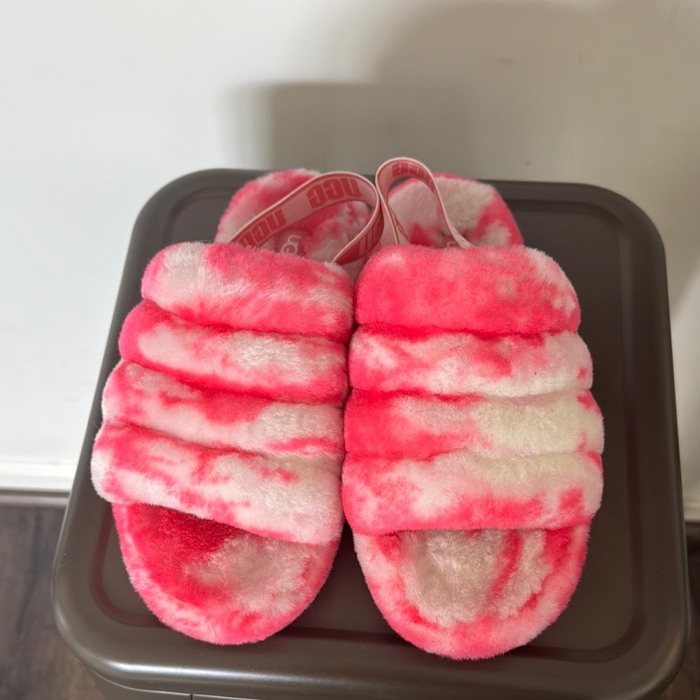 UGG Kids Slippers in Pink and White